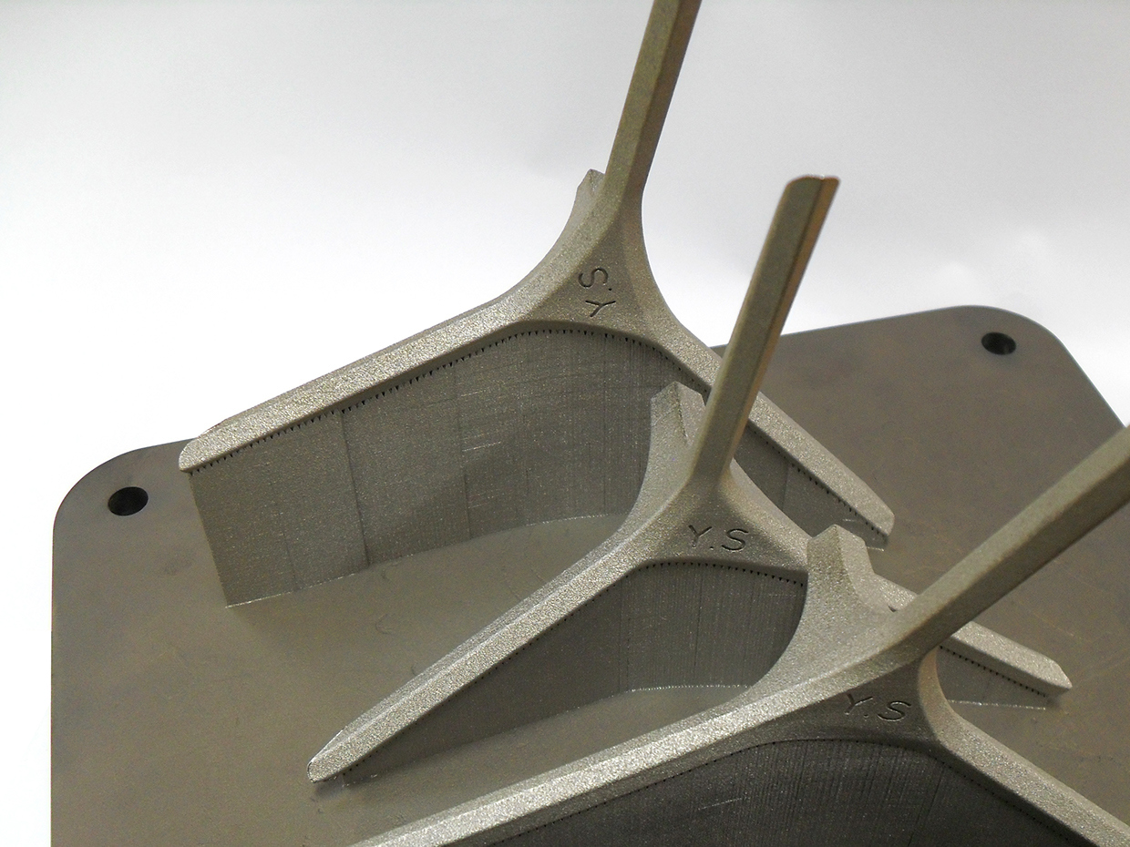 Table，a chandelier，Metal，Marble，wood，