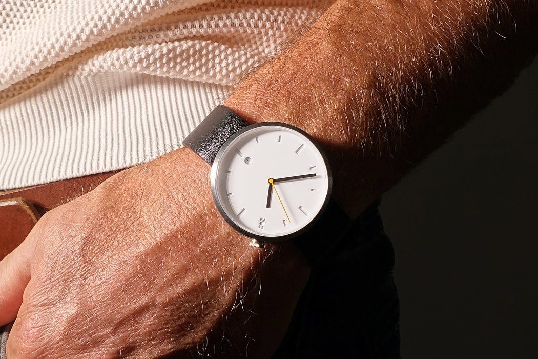 intelligence，black，Nub，Wrist watch，