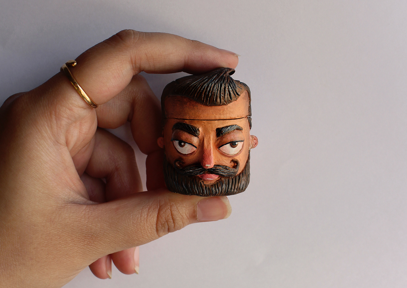 HEAD OVER BOTTLES，handicraft，jar，