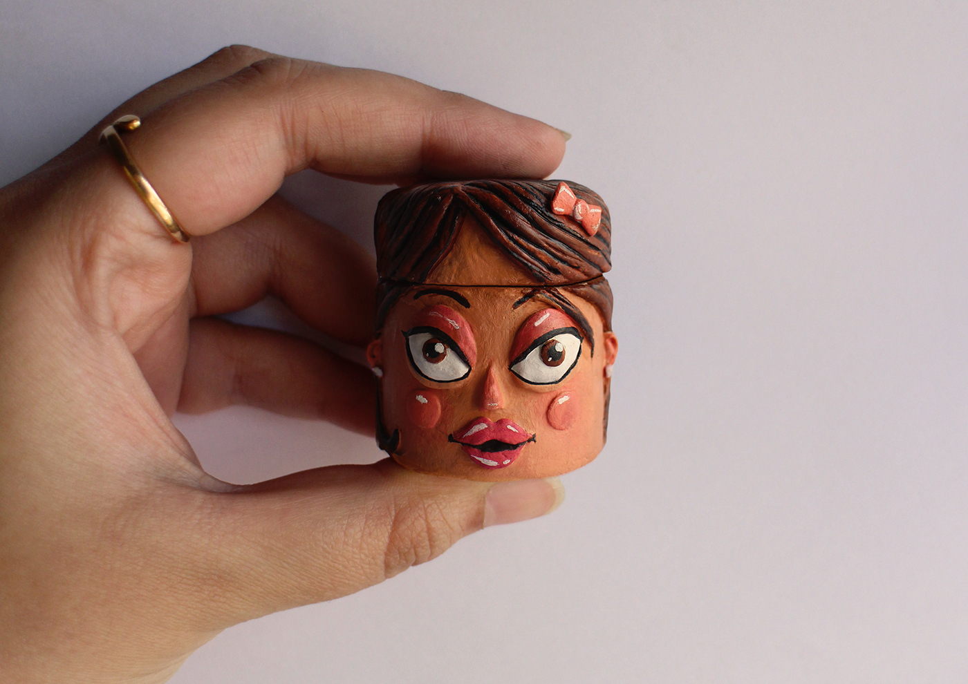 HEAD OVER BOTTLES，handicraft，jar，