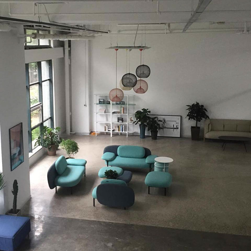 a living room，furniture，Can be assembled，sofa，chair，