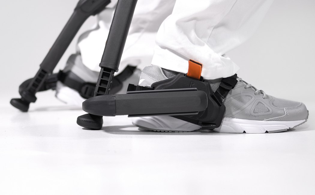 black，Seatless seat，The Chairless Chair，