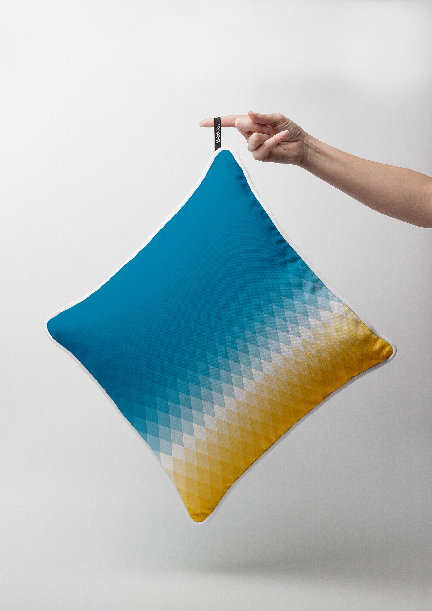 Pillow，B＆CO，textile，Textile accessories，