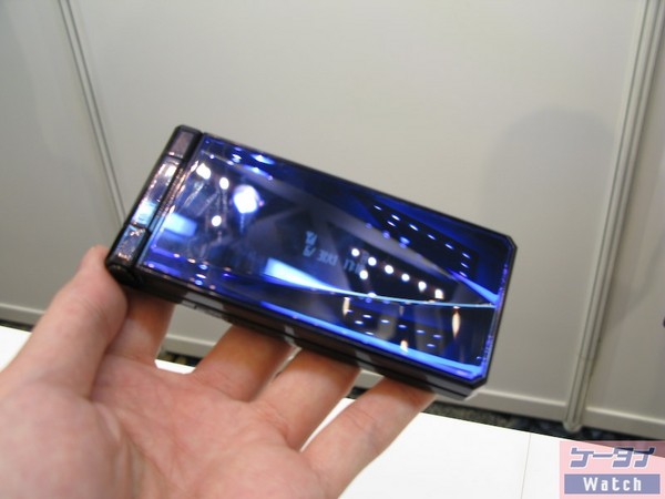 Clamshell mobile phone，Japanese design，Retro，