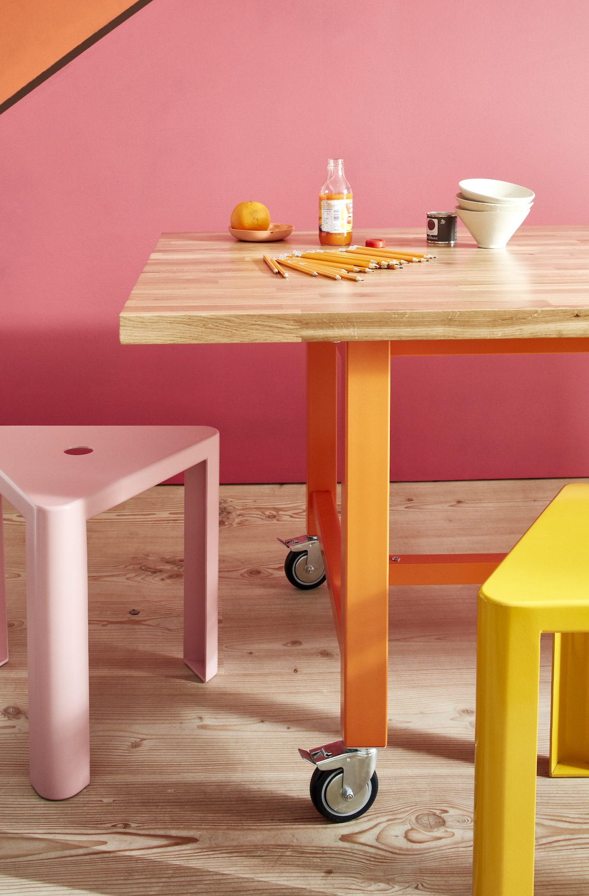 furniture，Table chair，ornaments，lamp，painting，Wrist watch，