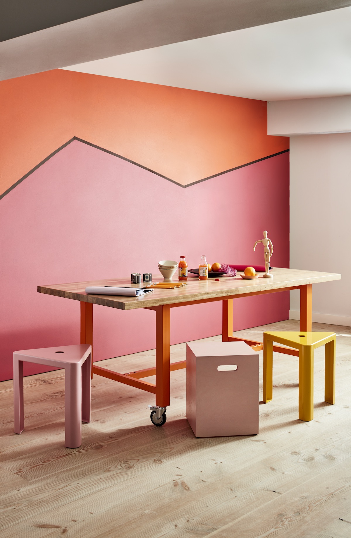 furniture，Table chair，ornaments，lamp，painting，Wrist watch，