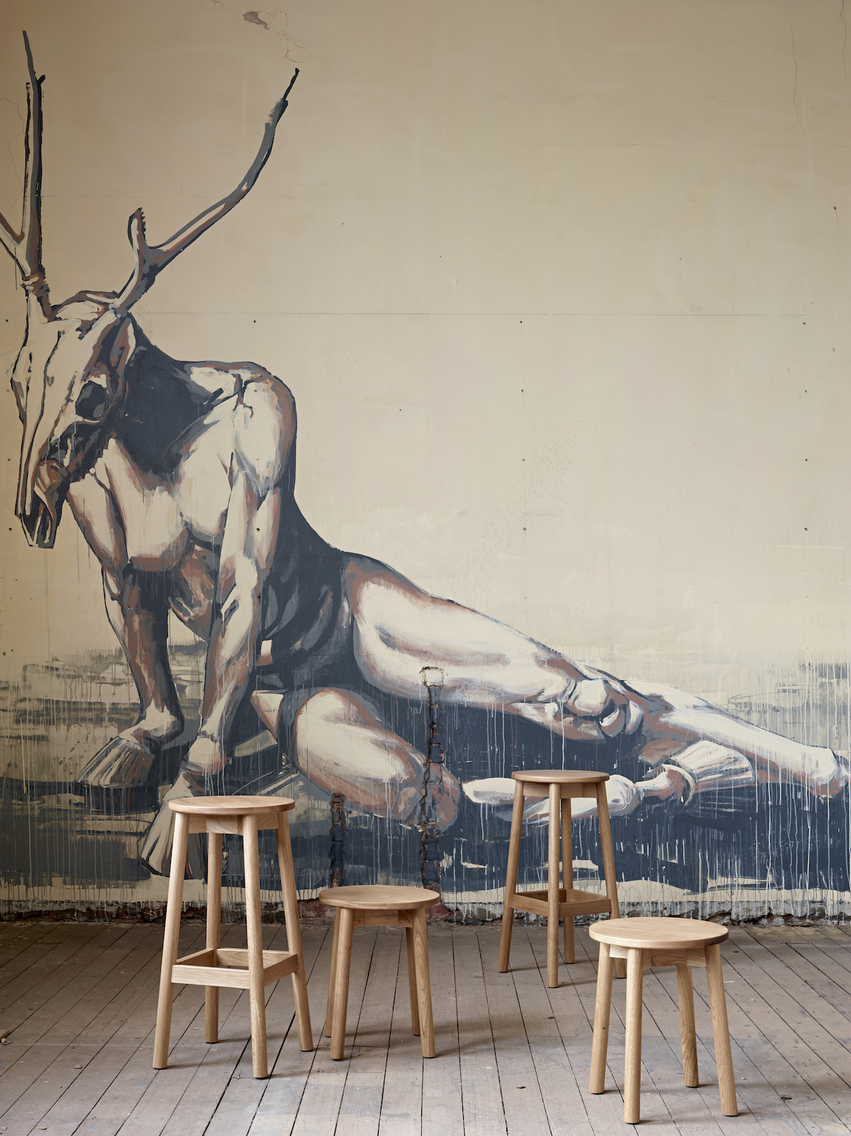 furniture，Table chair，ornaments，lamp，painting，Wrist watch，