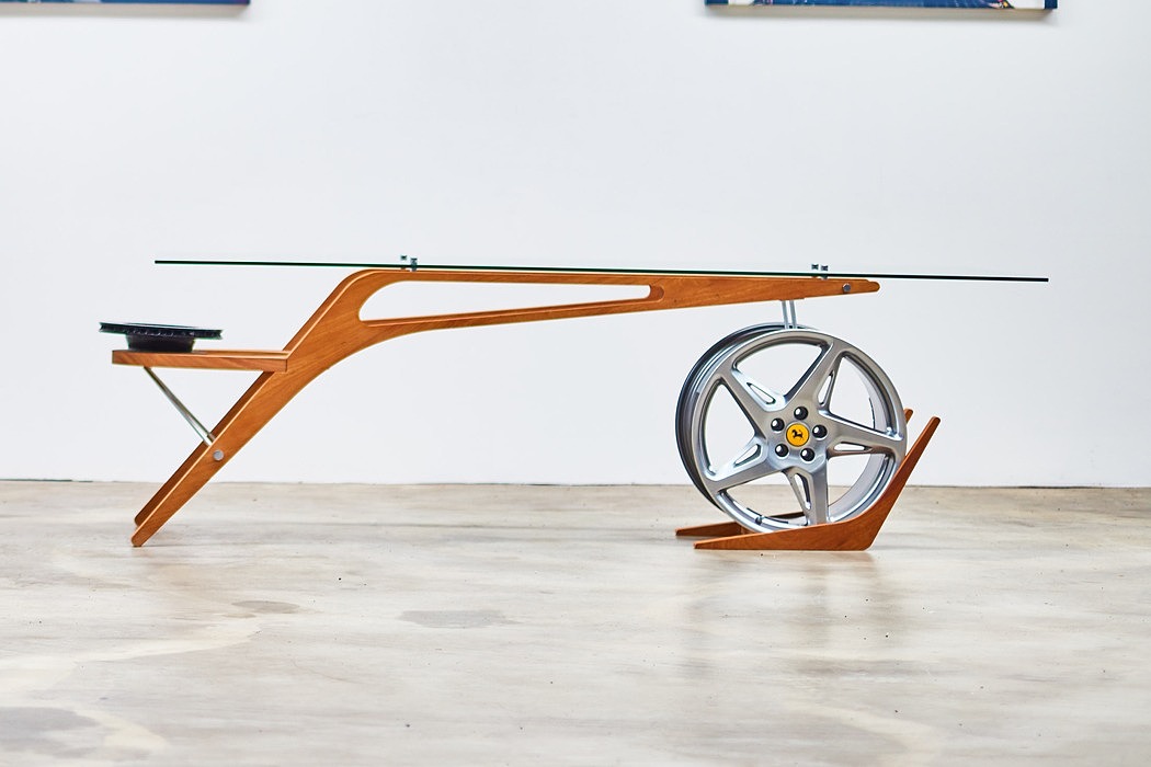 Car features，Ferrari，Table，Glass，woodiness，