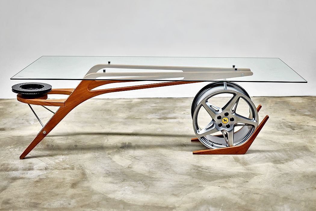 Car features，Ferrari，Table，Glass，woodiness，