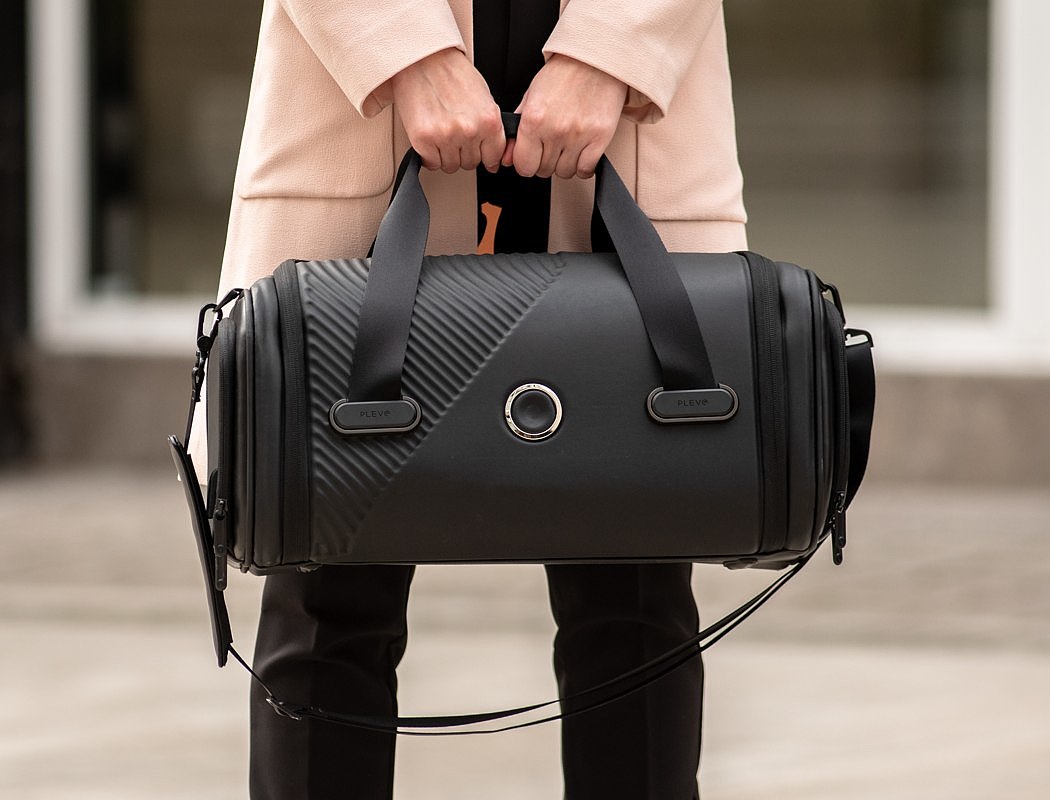 Guard against theft，Travelling bag，Intelligent lock，Travel companion app，