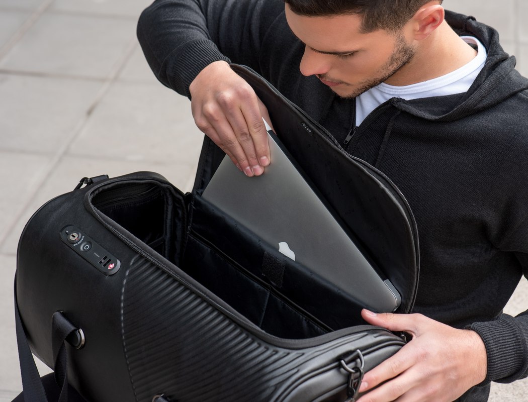 Guard against theft，Travelling bag，Intelligent lock，Travel companion app，