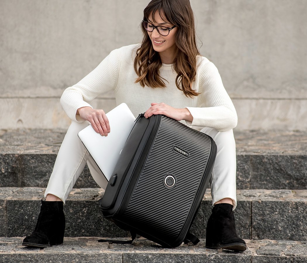 Guard against theft，Travelling bag，Intelligent lock，Travel companion app，
