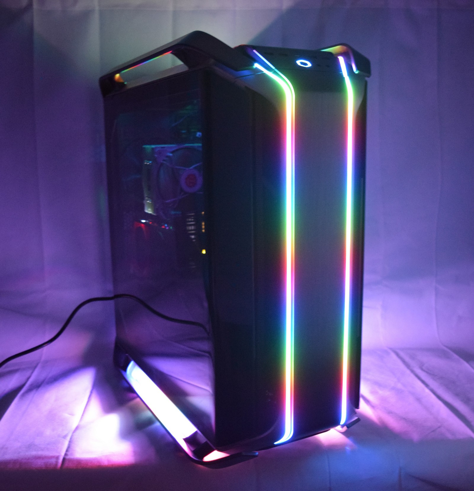 reddot，2019 red dot product design award，Computer machine box，Cosmos C700M，