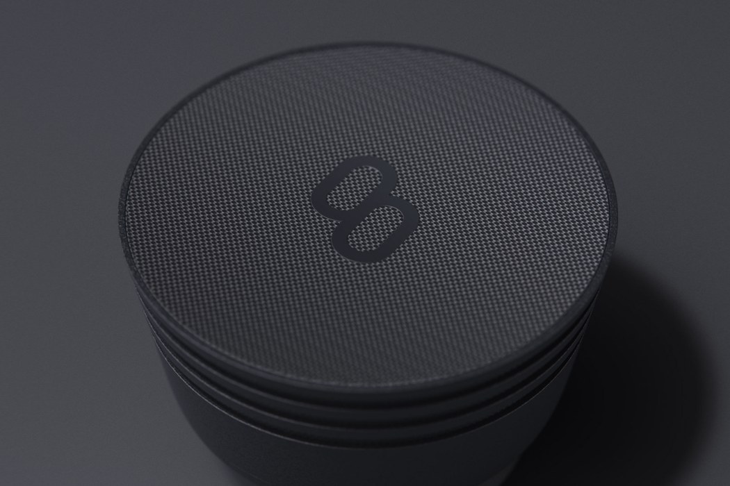 black，speaker，Gabby Smart，