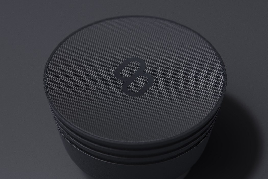 black，speaker，Gabby Smart，
