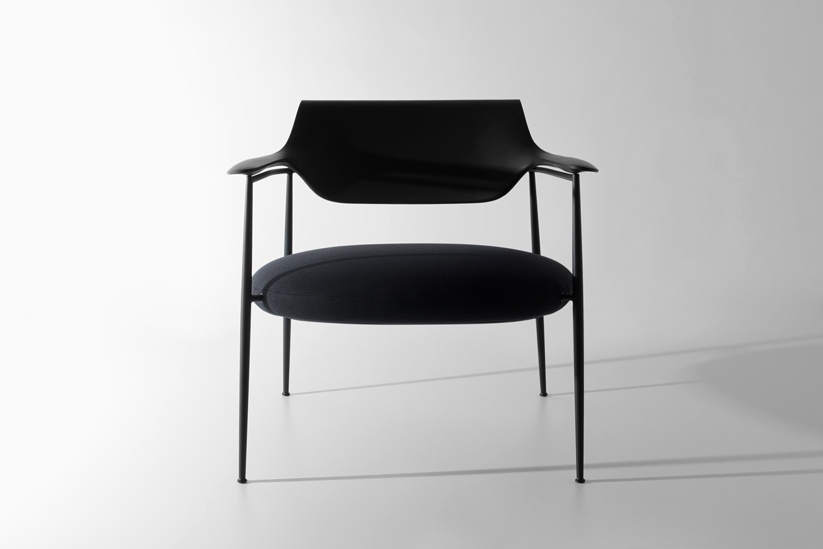 carbon steel，woodiness，Ella armchair，furniture design ，chair，Minimalism，