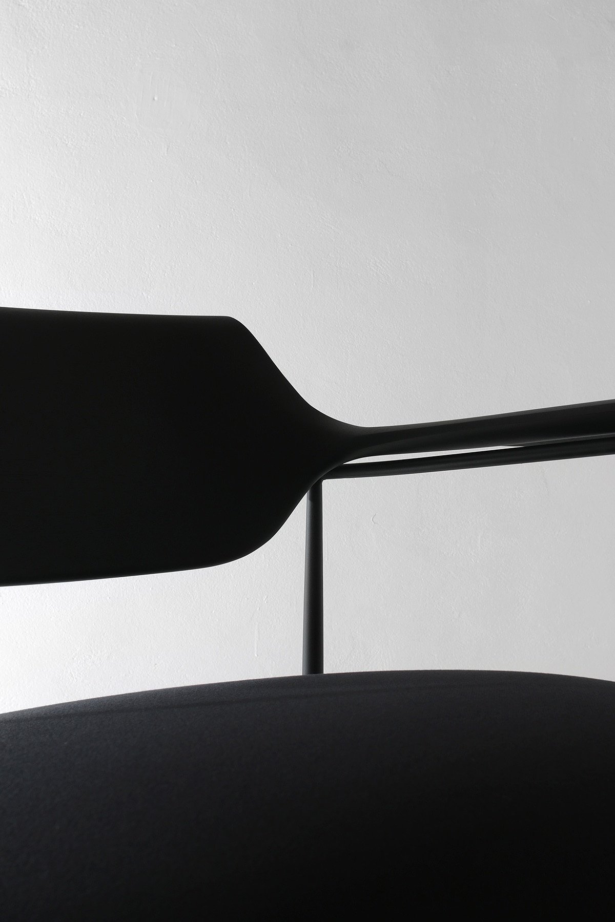 carbon steel，woodiness，Ella armchair，furniture design ，chair，Minimalism，