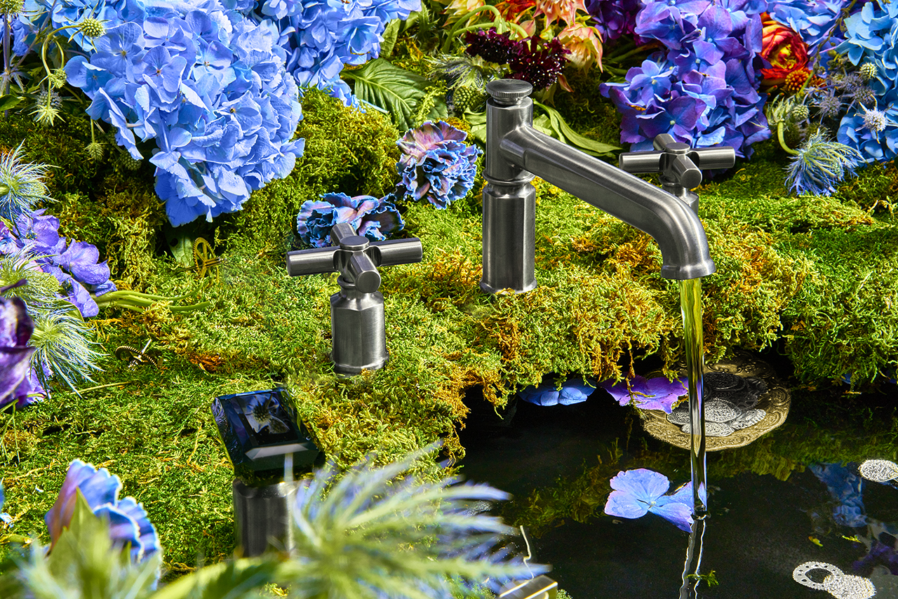 shower，TOILET，Lavatory basin，water tap，luxury，