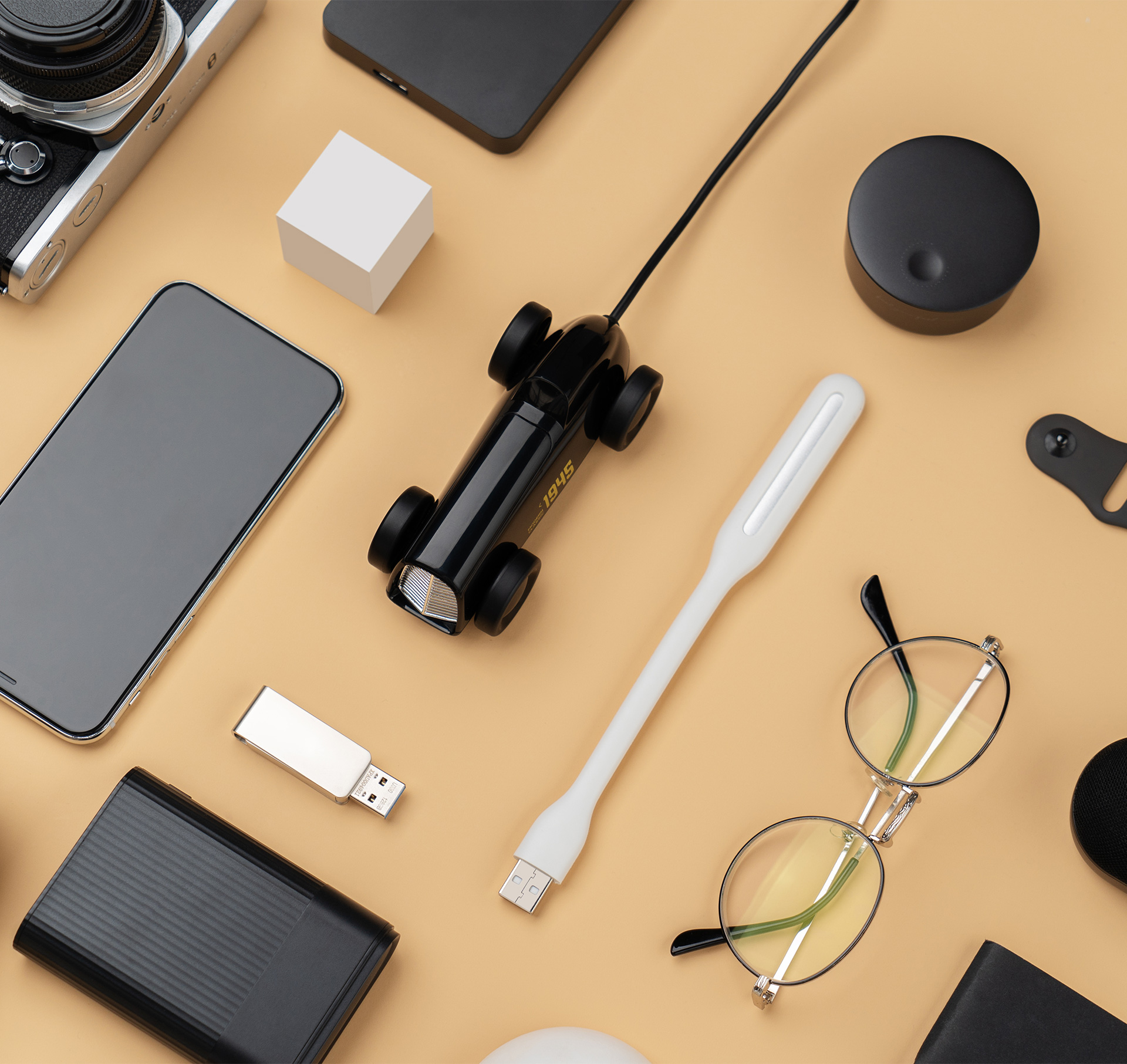 bcase，Vintage car，Retro，Splitter，usb，car，vehicle，