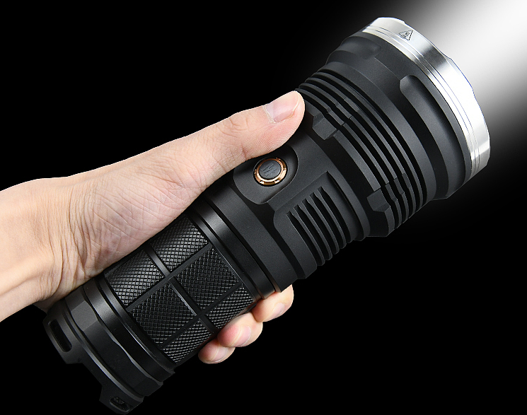 Long range large flashlight，