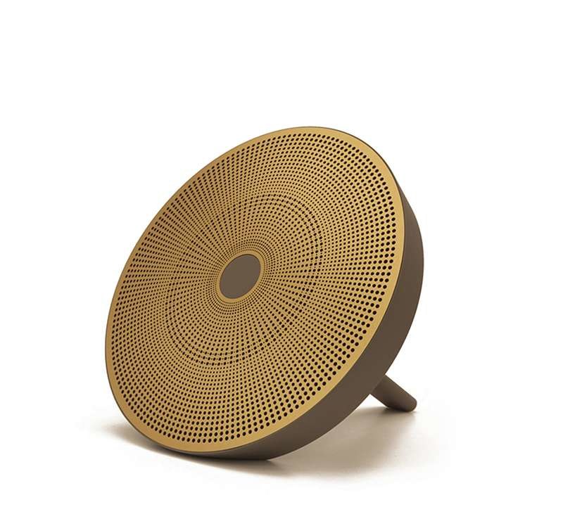 Mike young，chair，lamps and lanterns，