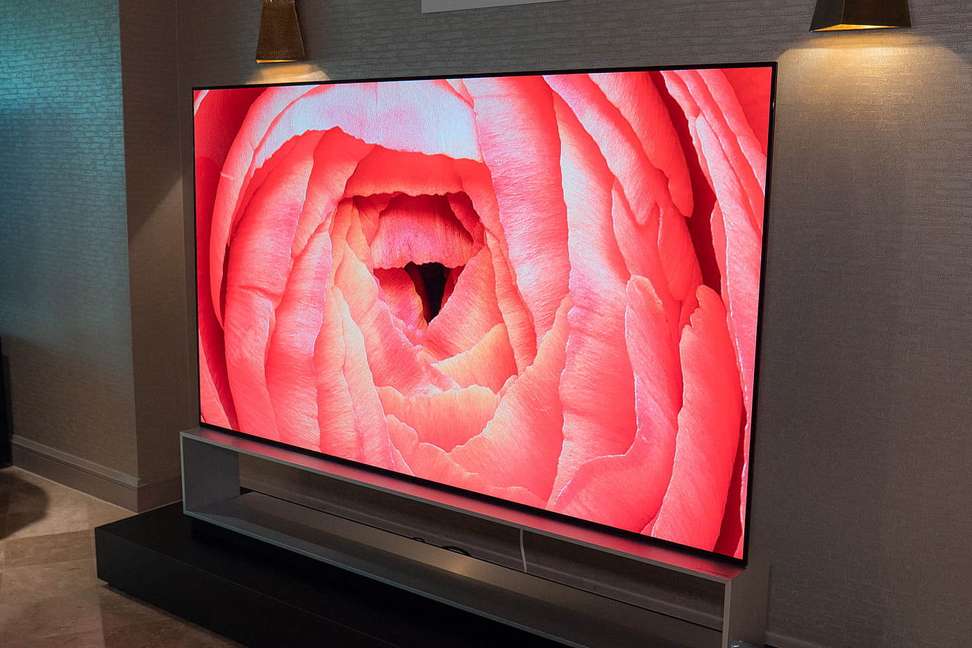 reddot，2019 red dot product design award，television，LG Signature Z9，