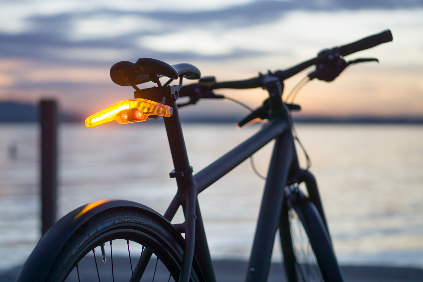 Bicycle，indicator light，to turn to，Intelligent cycle，