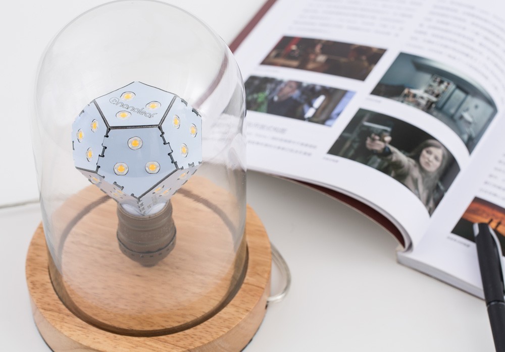 Controllable bulb，No dimmer switch is required，White black，Unique shape，