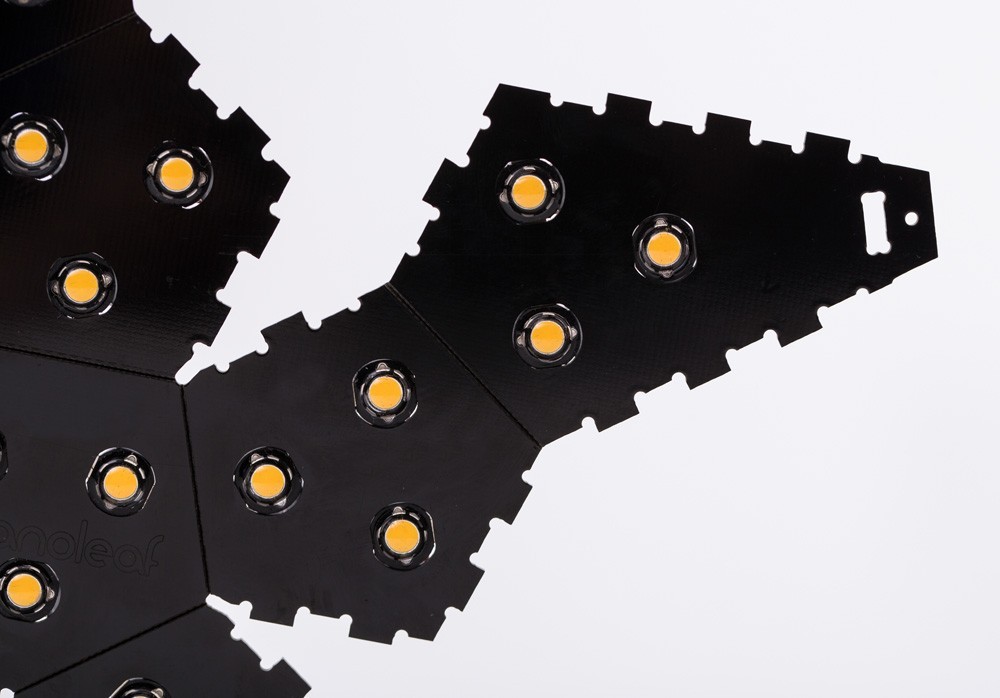 Controllable bulb，No dimmer switch is required，White black，Unique shape，