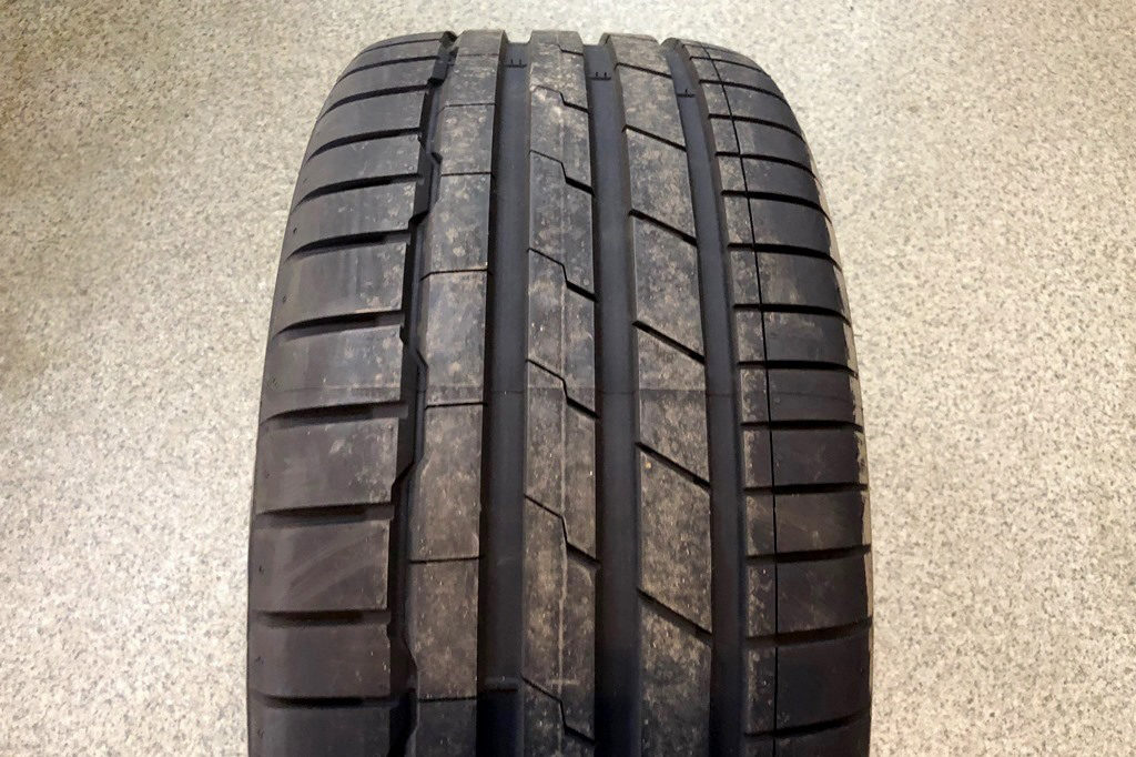 2019红点奖ventuss1evo3汽车轮胎