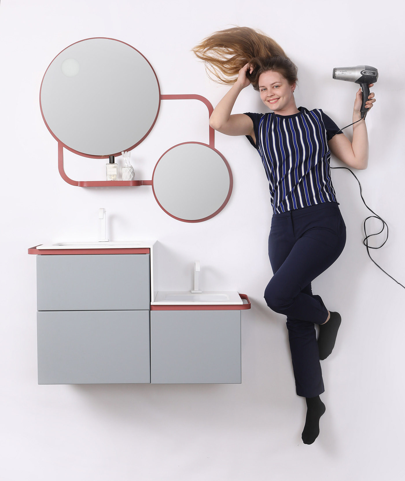 pool，family，bathroom，