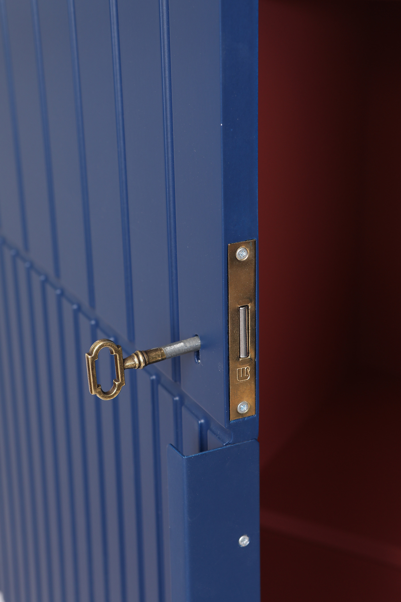 cupboard，File cabinet，Workplace，