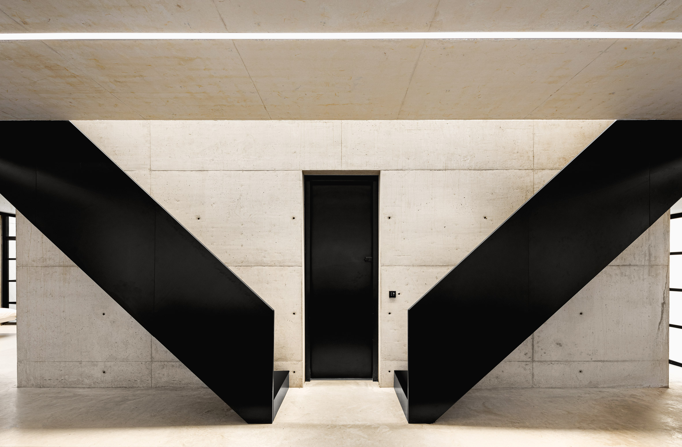 household，personality，UK，Ghost House，