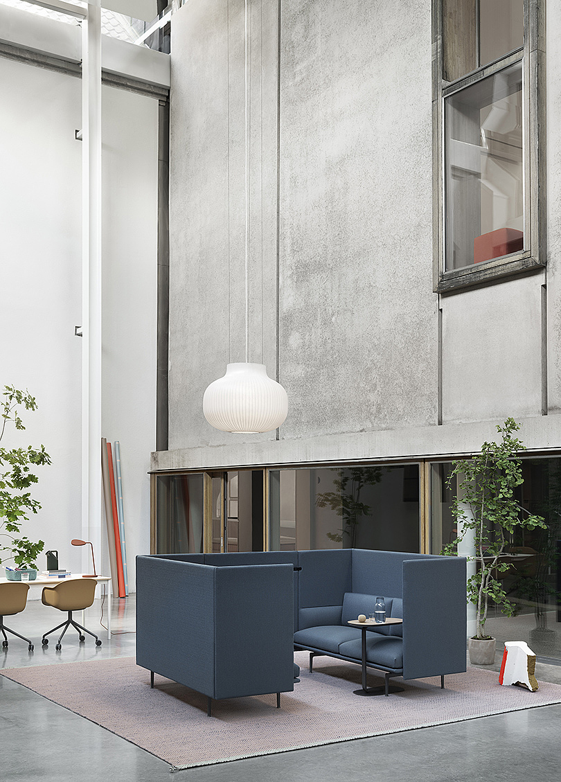 Neutral tone，modern，a chandelier，Strand Lighting，