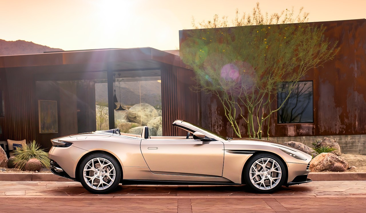 Sports car，open car，Aston Martin DB11，