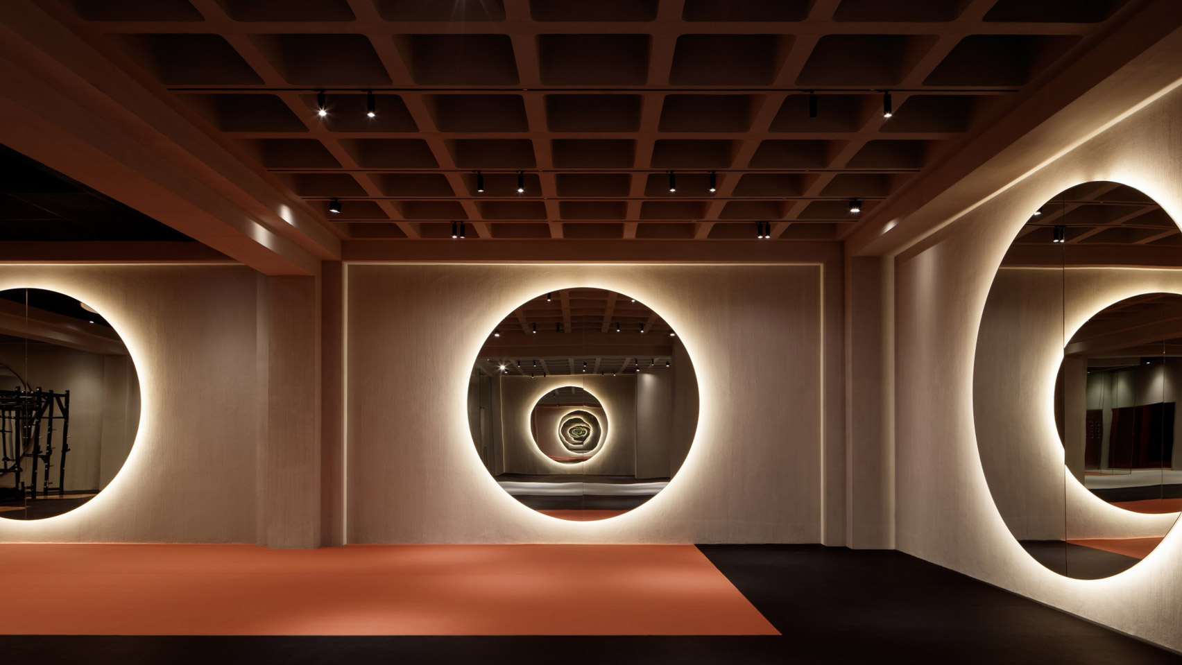 gym，Dubai，Fauvism，Fight Club，lighting，