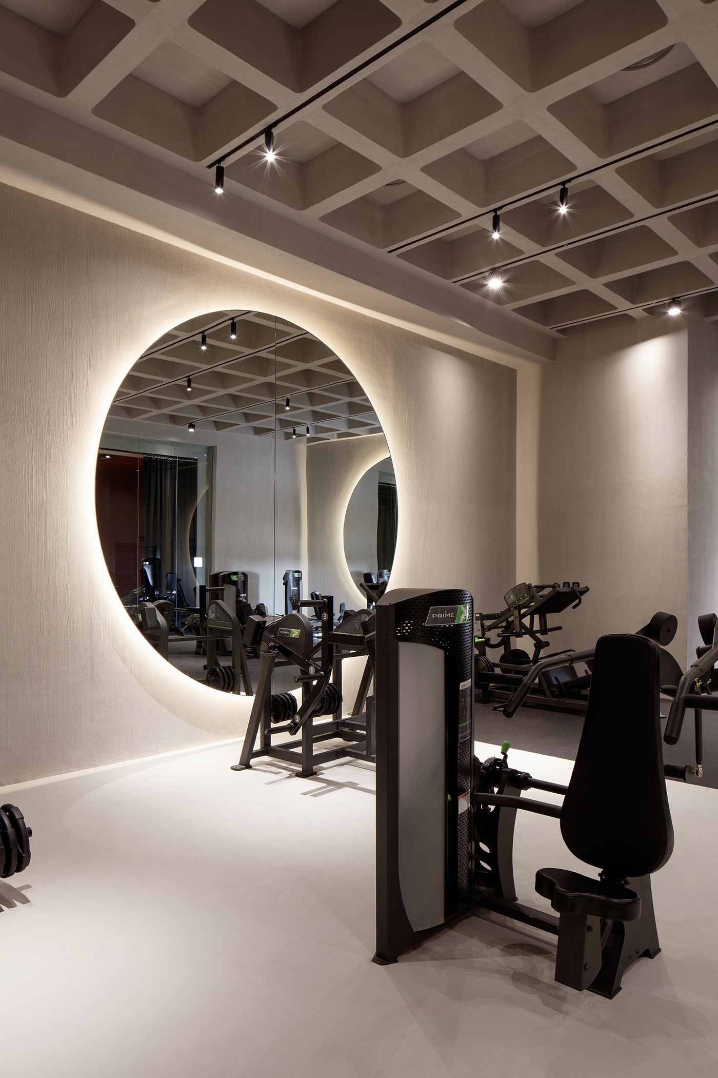 gym，Dubai，Fauvism，Fight Club，lighting，