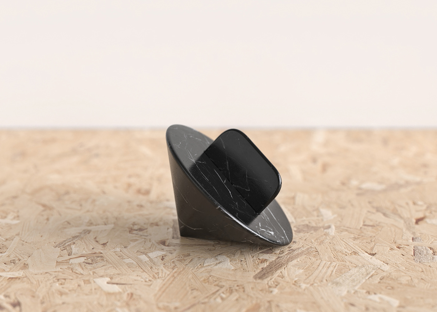 scissors，articles for daily use，bottle，