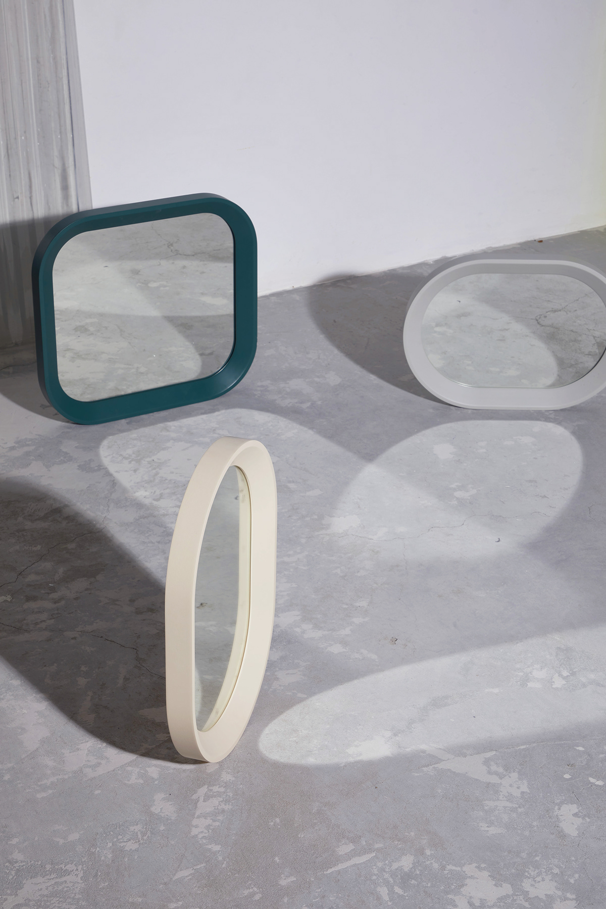 Traveller’s Mirror，Decorative mirror，car window，mirror，