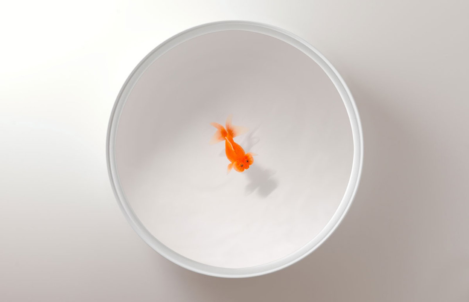 Minimalism，Up in the air，round table，resin，