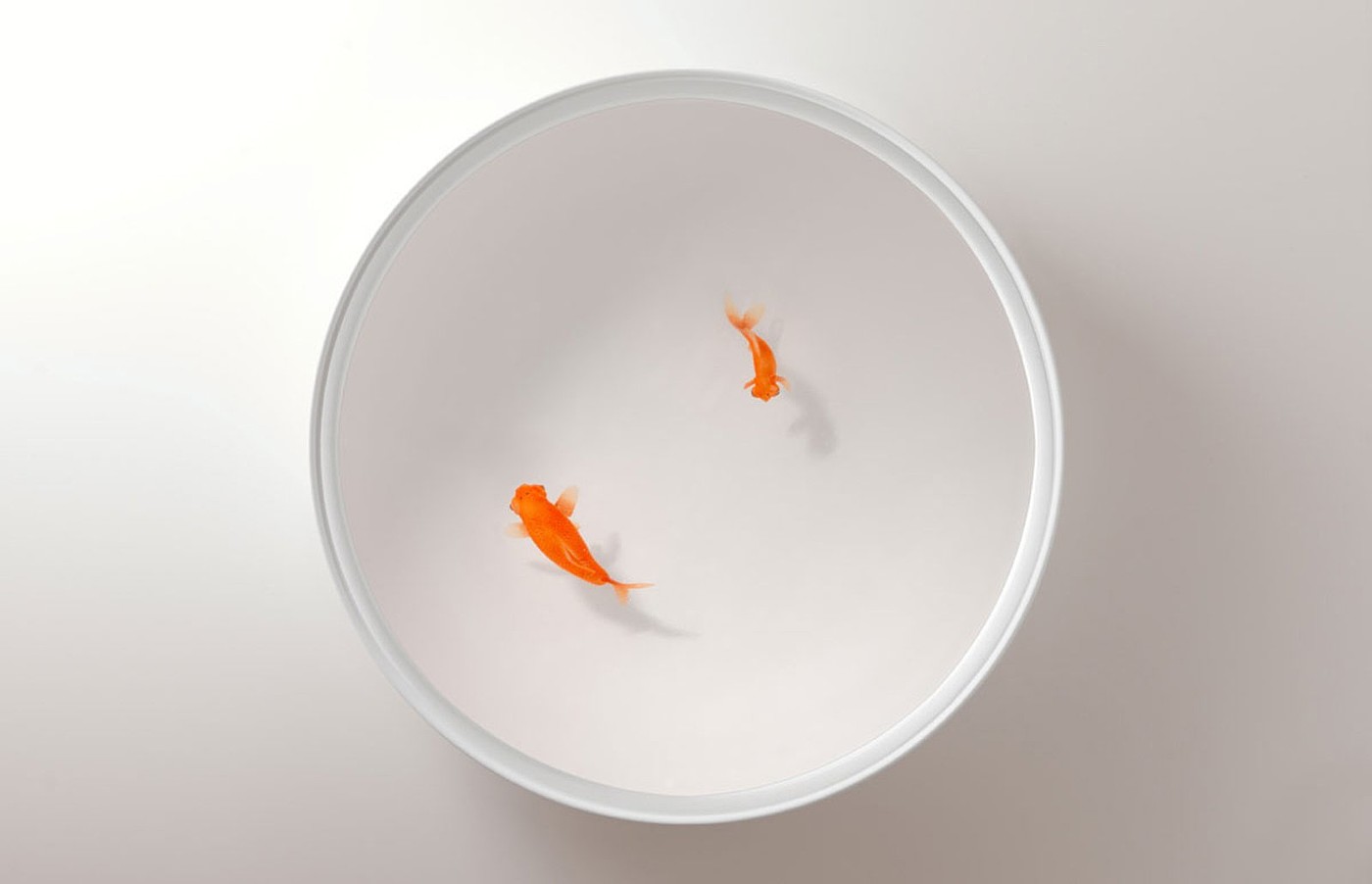 Minimalism，Up in the air，round table，resin，
