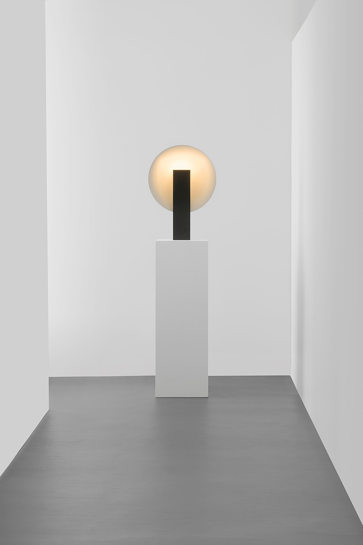 Desk lamp，geometry，Totems，Metal finish，