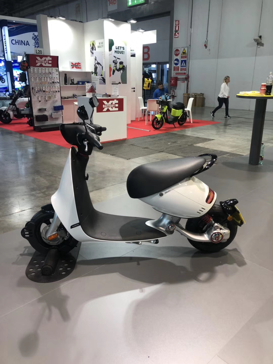 Electric vehicle，vehicle，