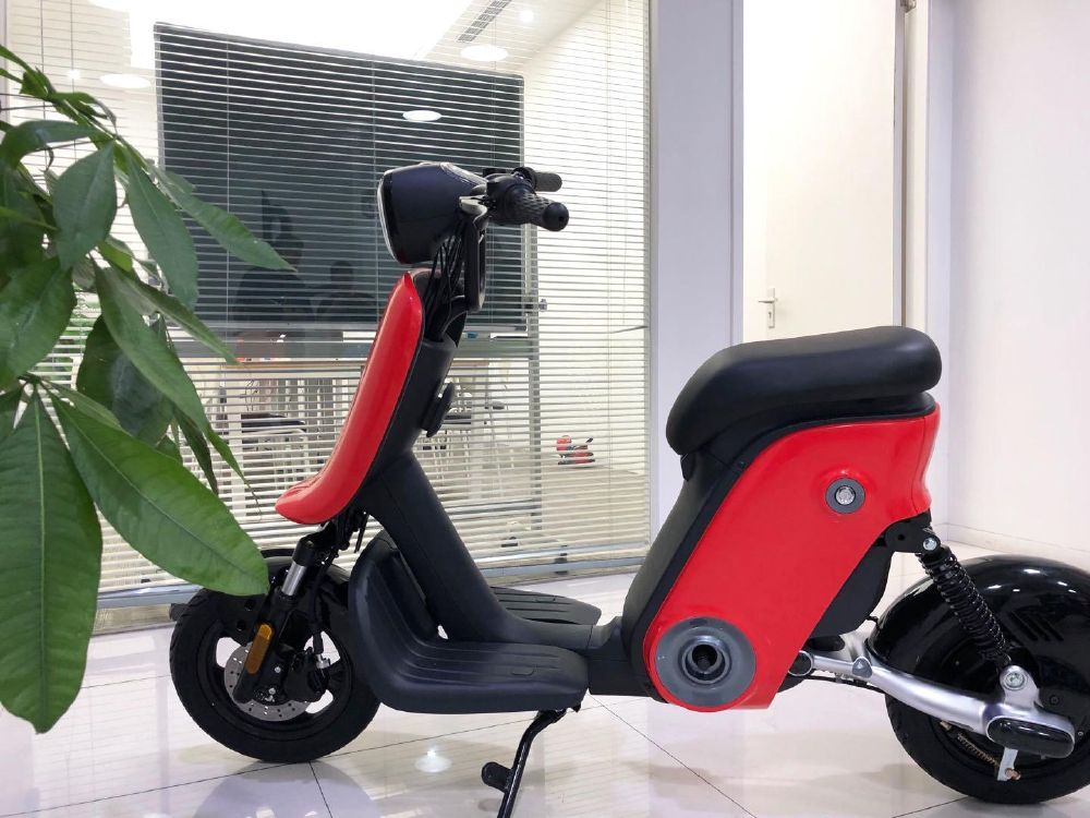 Electric vehicle，vehicle，