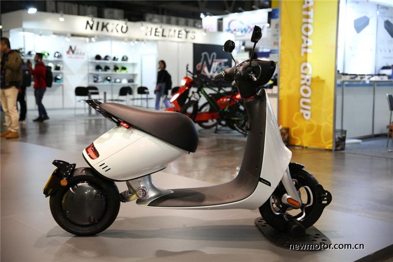 Electric vehicle，vehicle，