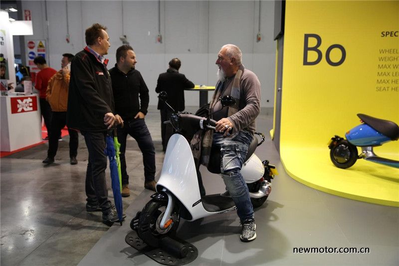 Electric vehicle，vehicle，