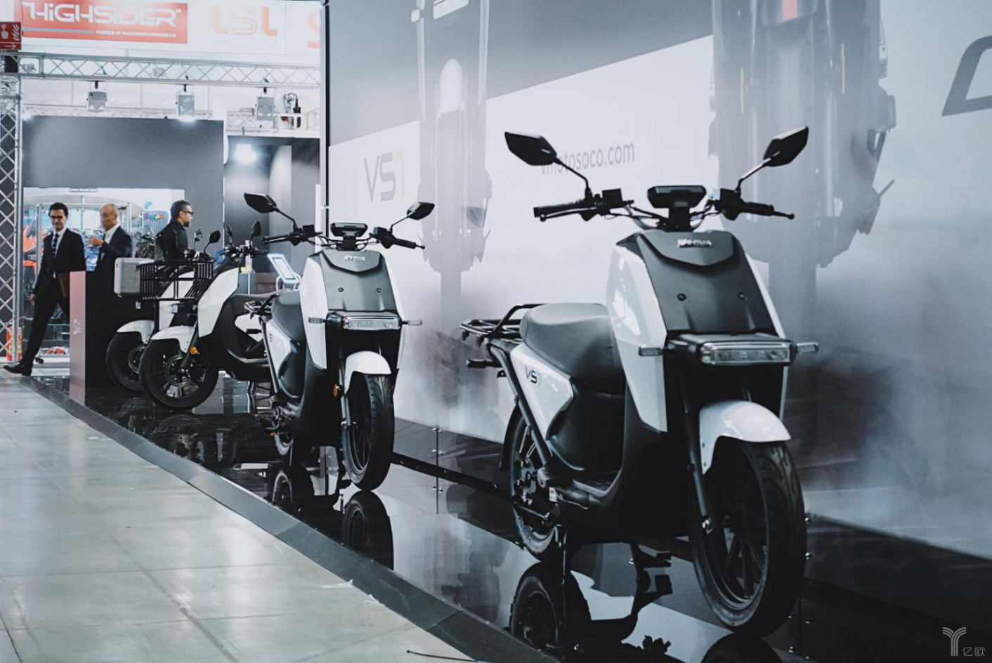 Electric vehicle，vehicle，