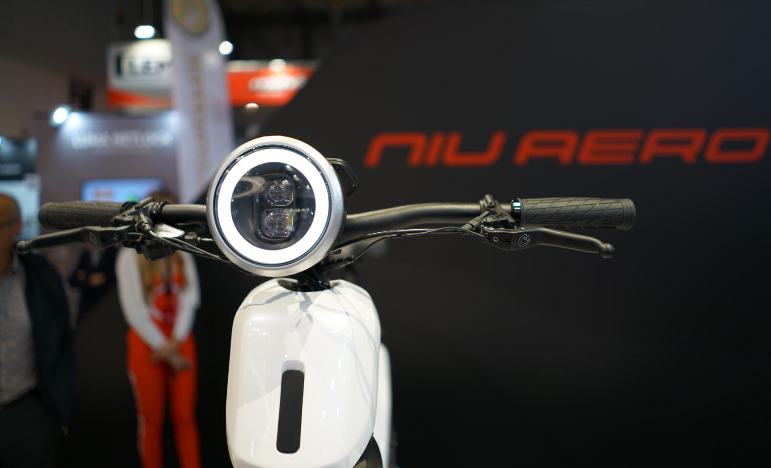 Electric vehicle，vehicle，