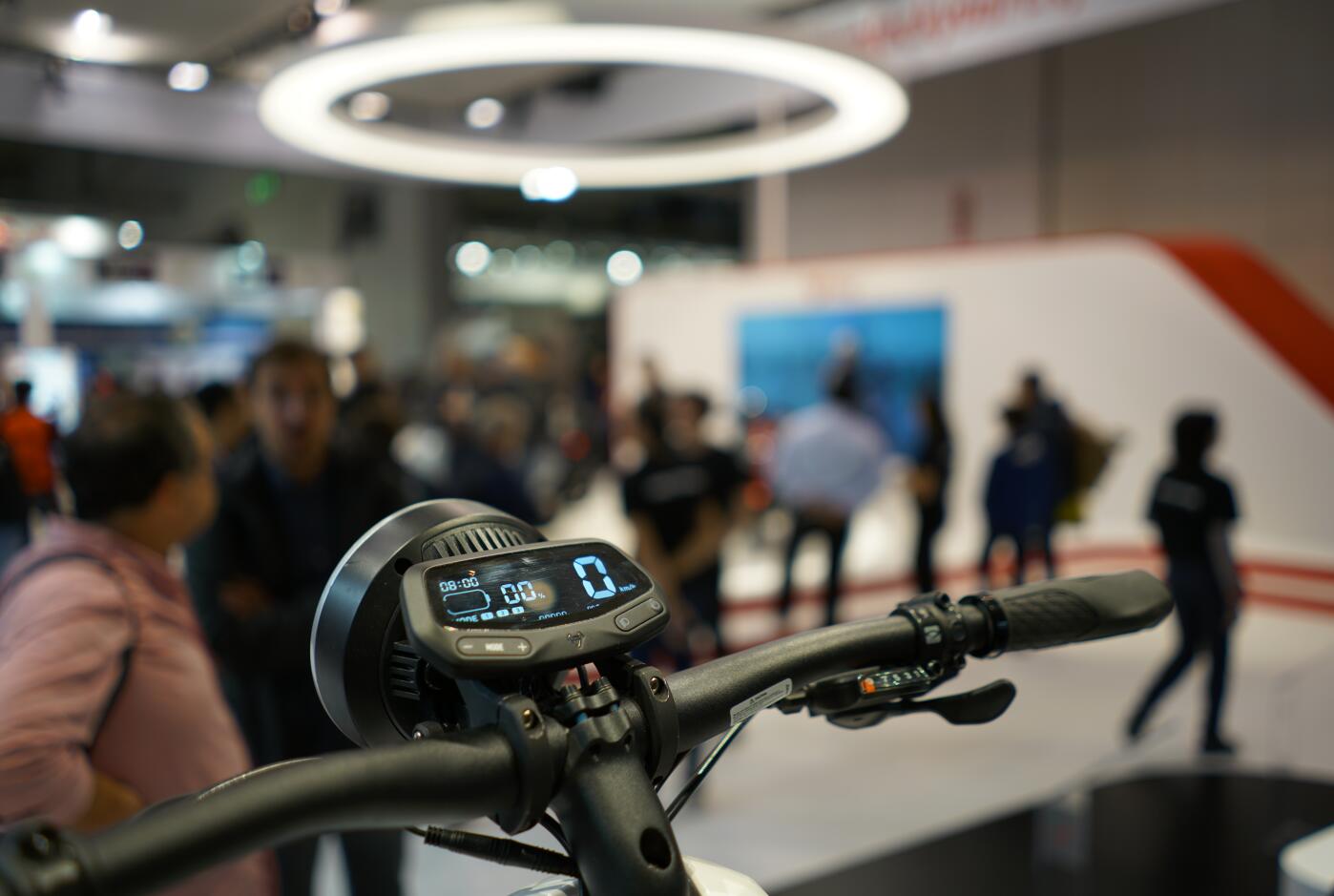 Electric vehicle，vehicle，