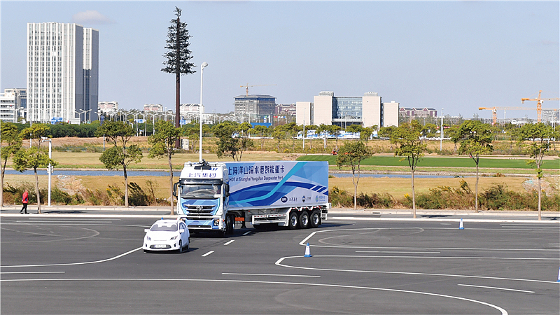 Painting design of SAIC intelligent heavy truck，